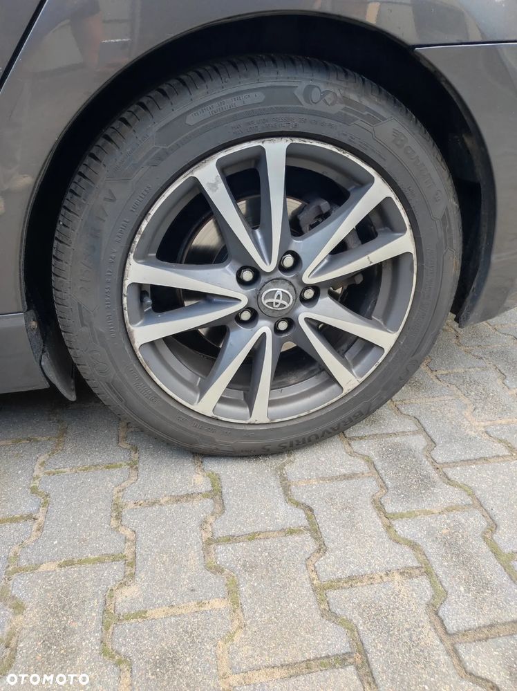 Toyota Avensis 2.2 D-4D Premium - 11