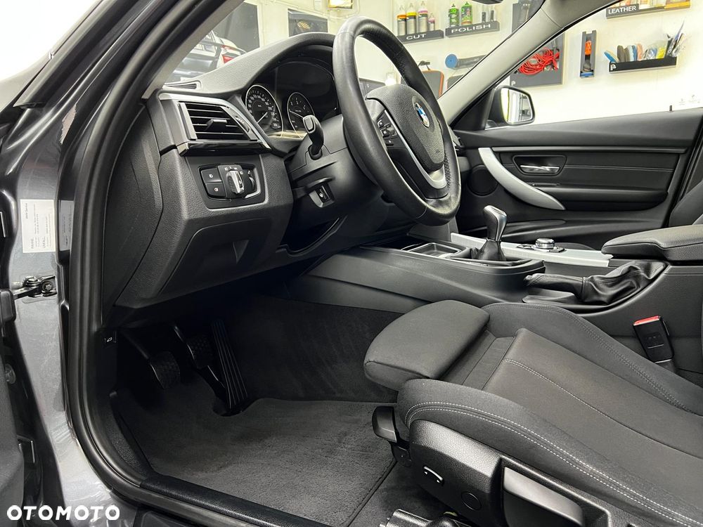 BMW Seria 3 318d DPF Edition Sport - 22