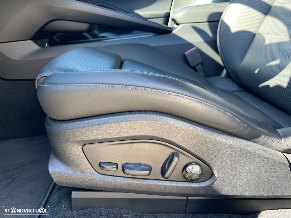 Porsche Macan Electric 4 - 17