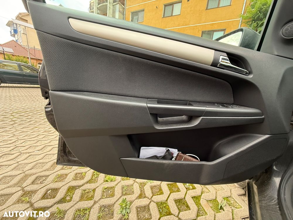 Opel Astra 1.6 Enjoy - 12