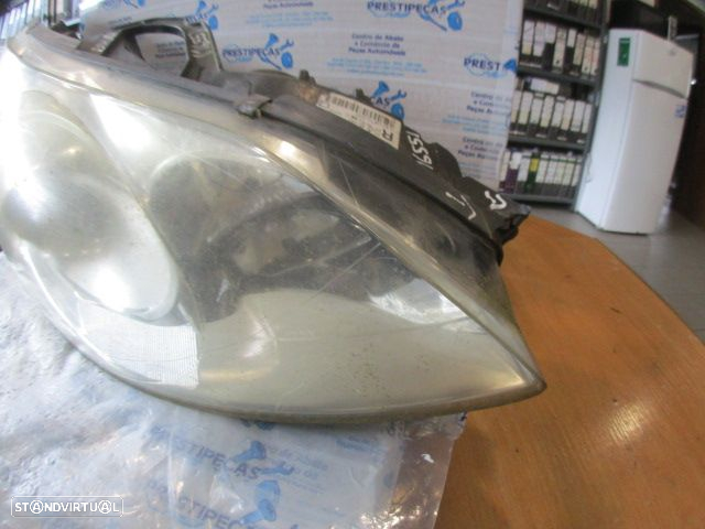 Farol 966023598002 PEUGEOT 407 2005 2.0HDI 136CV 4P CINZA  DRT H7 + H1 ORIGINAL AL Apoios Danificados - 2