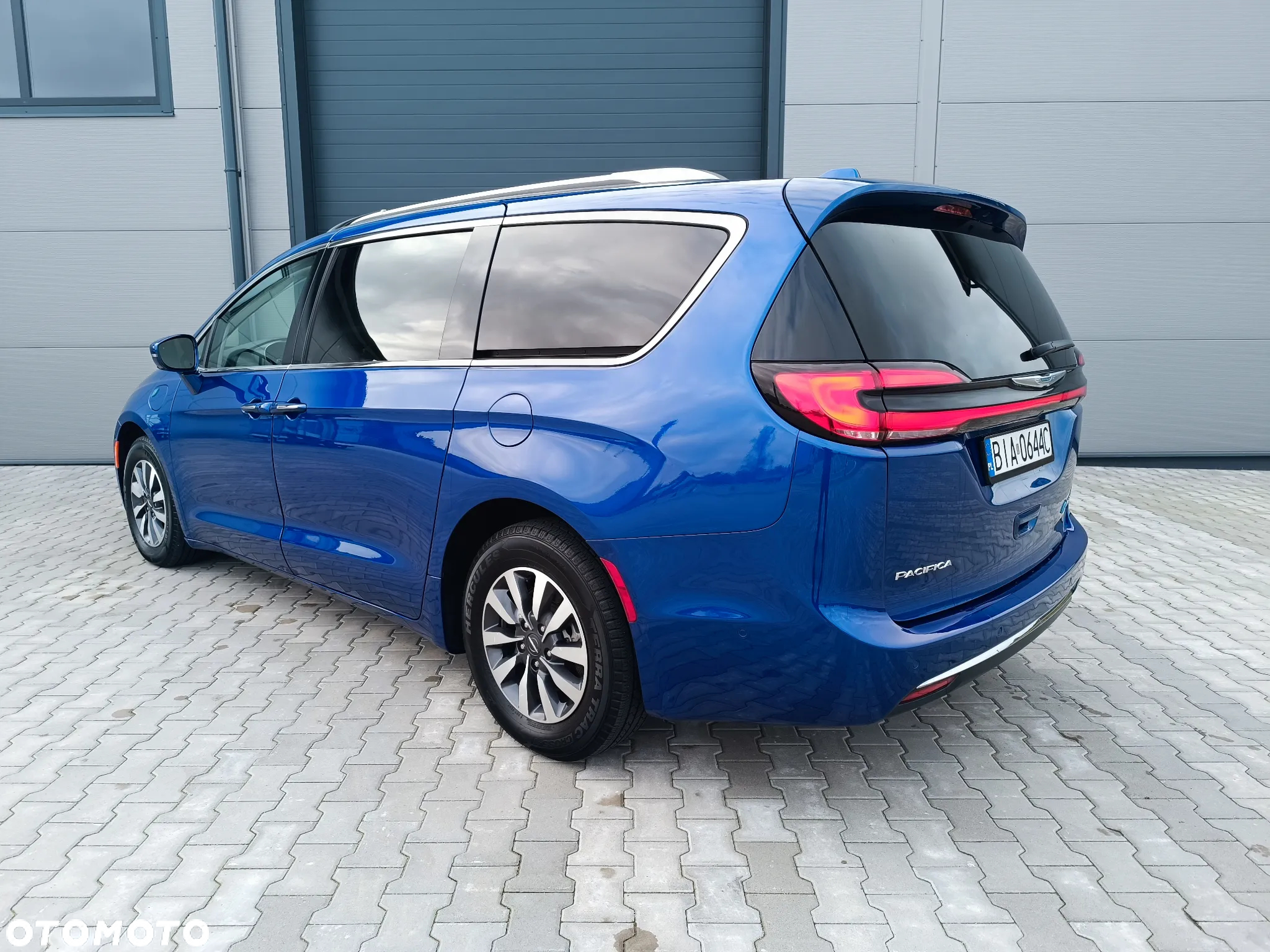 Chrysler Pacifica - 4
