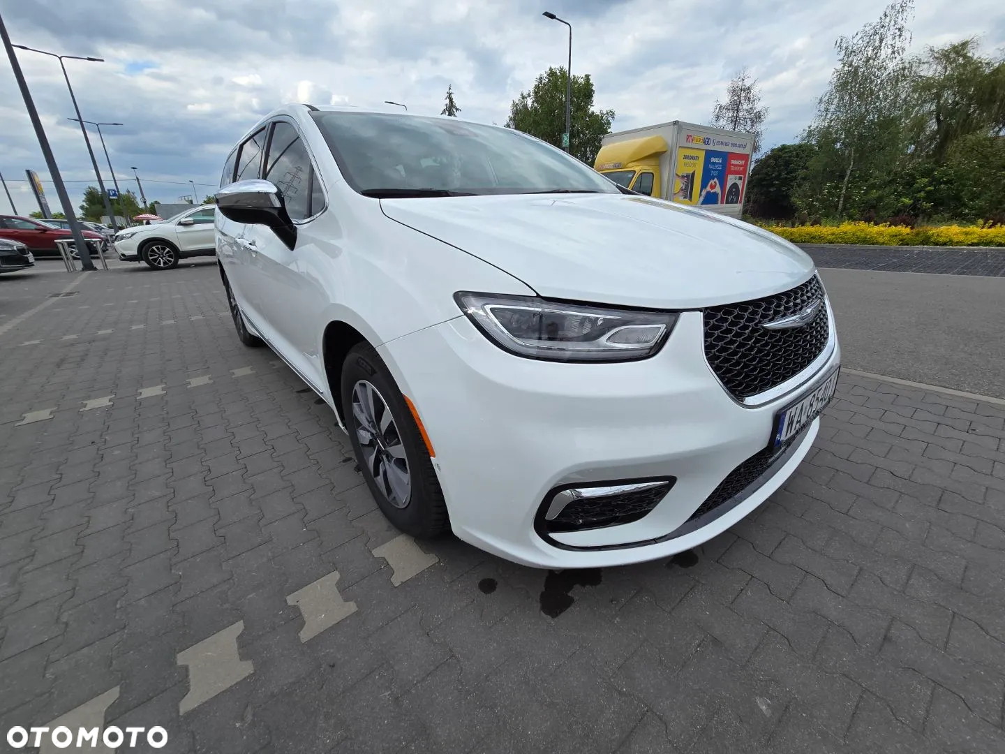 Chrysler Pacifica - 12