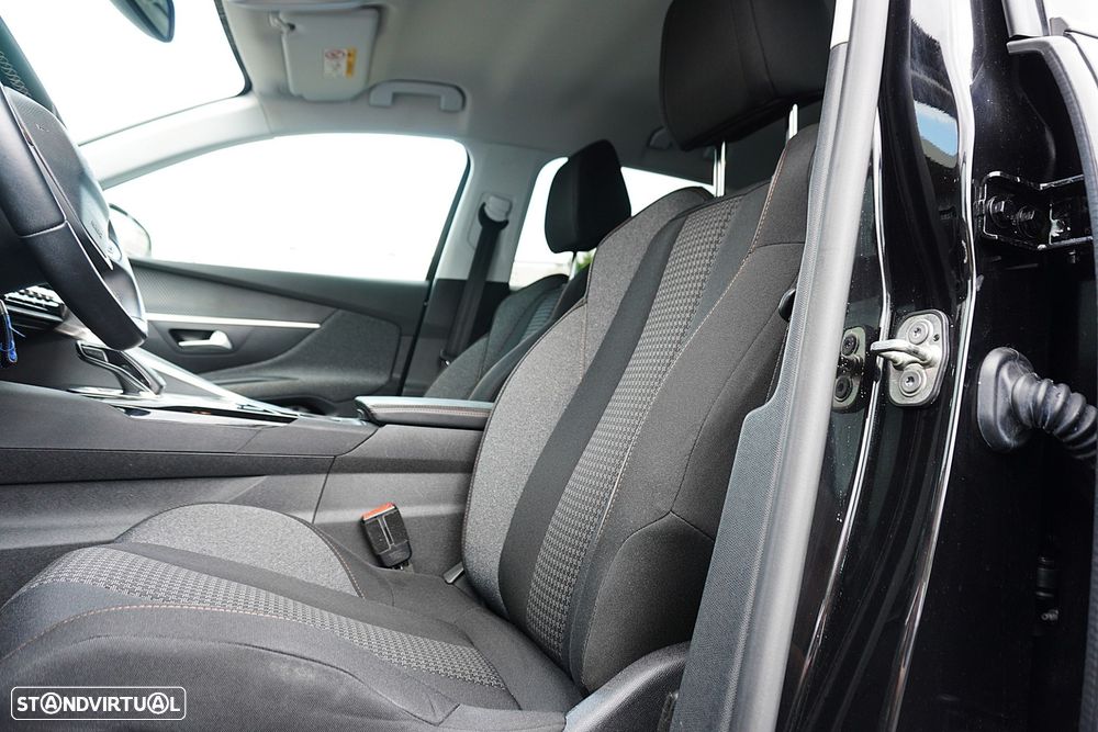 Peugeot 3008 PureTech 130 Stop & Start GPF EAT8 Active — fotografia 12