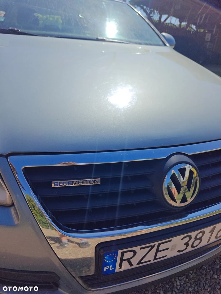 Volkswagen Passat 2.0 TDI DPF BlueMot Trendline - 16