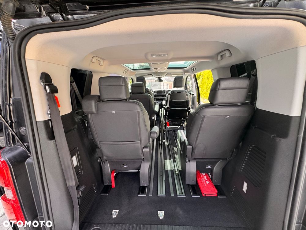 Ford Tourneo Custom - 14