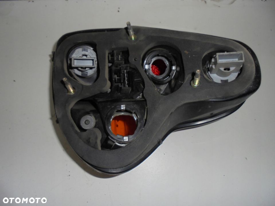 LAMPA LEWA PRAWA TYL TYLNA MULTIPLA - 4
