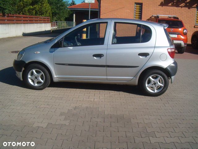 Toyota Yaris - 10