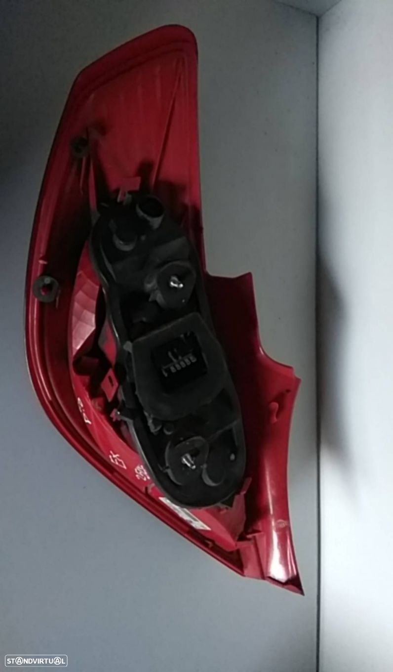Farolim direito OPEL Corsa D - 4