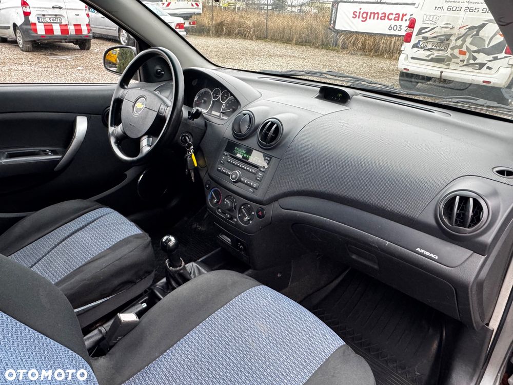 Chevrolet Aveo 1.2 16V Base - 19