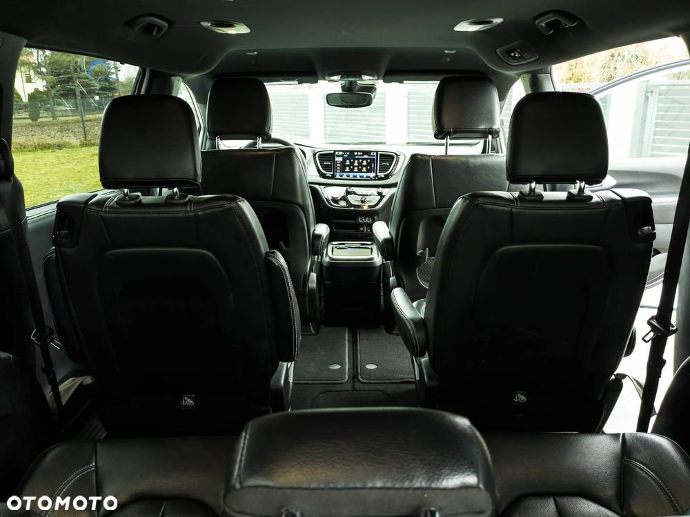 Chrysler Pacifica - 36