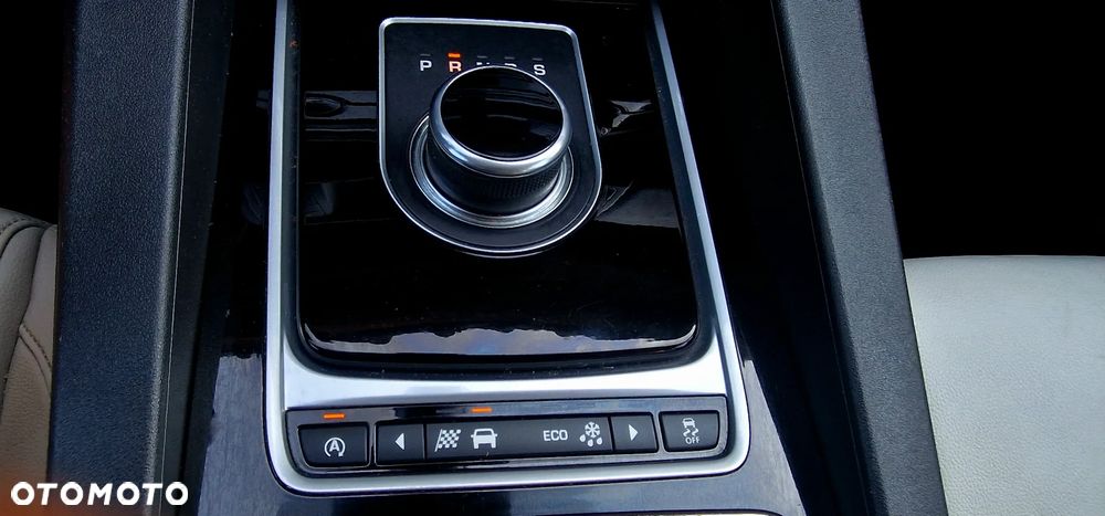 Jaguar F-Pace 2.0 i4D AWD Prestige - 38