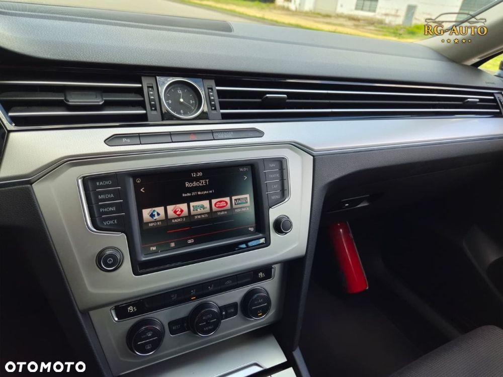 Volkswagen Passat - 35