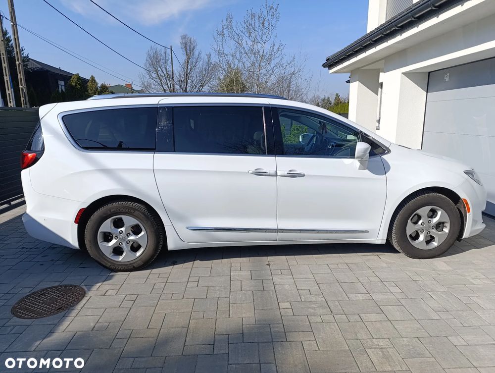 Chrysler Pacifica - 5