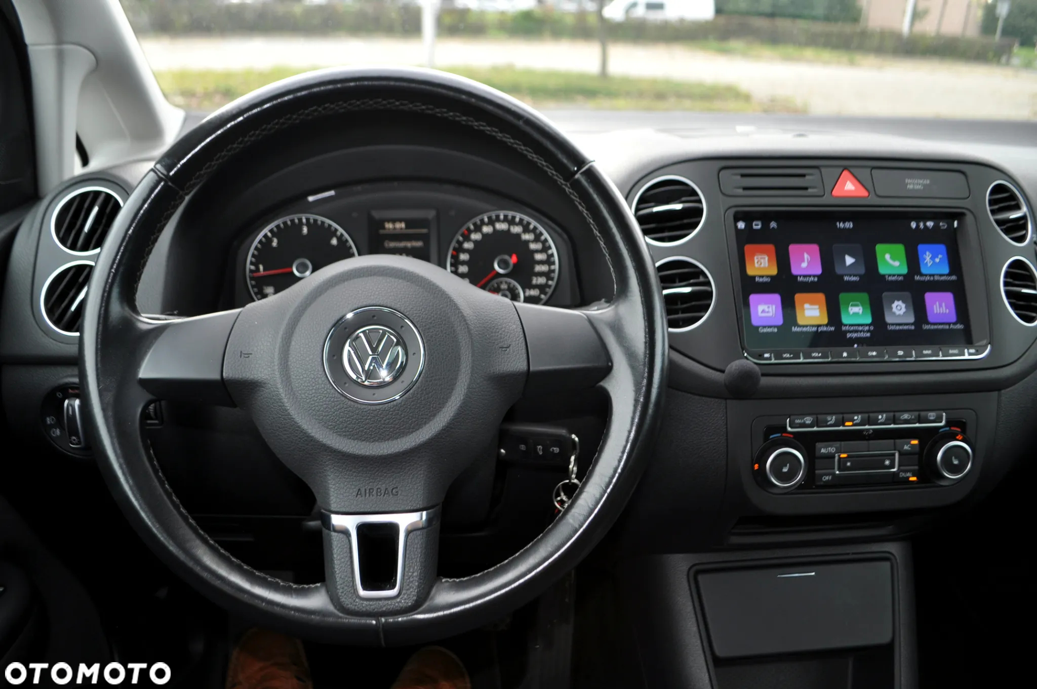 Volkswagen Golf Plus 1.6 TDI Comfortline - 27