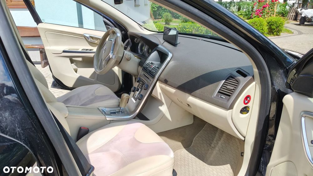 Volvo XC 60 D5 AWD Momentum - 14