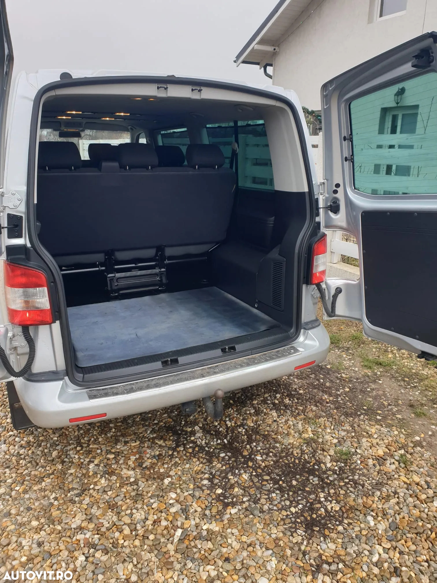 Volkswagen Caravelle - 8