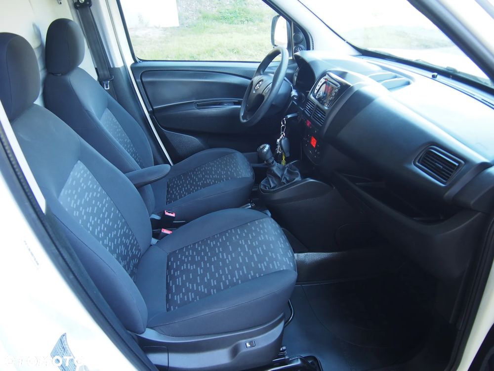 Opel COMBO - 29