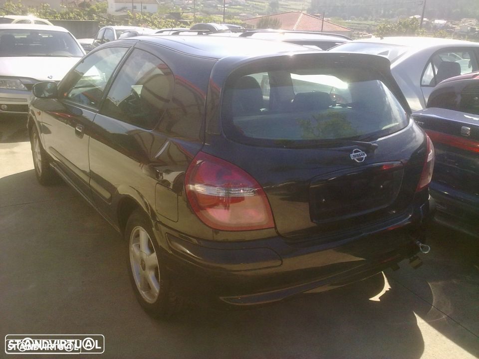 Traseira / Frente /Interior Nissan Almera 2001 - 2