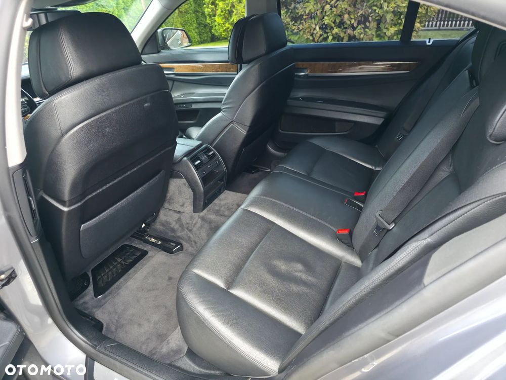 BMW Seria 7 740i - 19