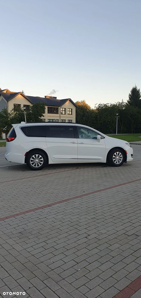 Chrysler Pacifica - 3