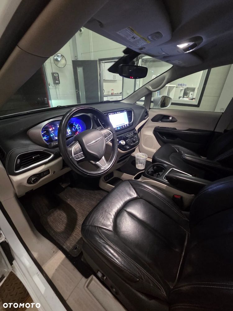 Chrysler Pacifica - 38