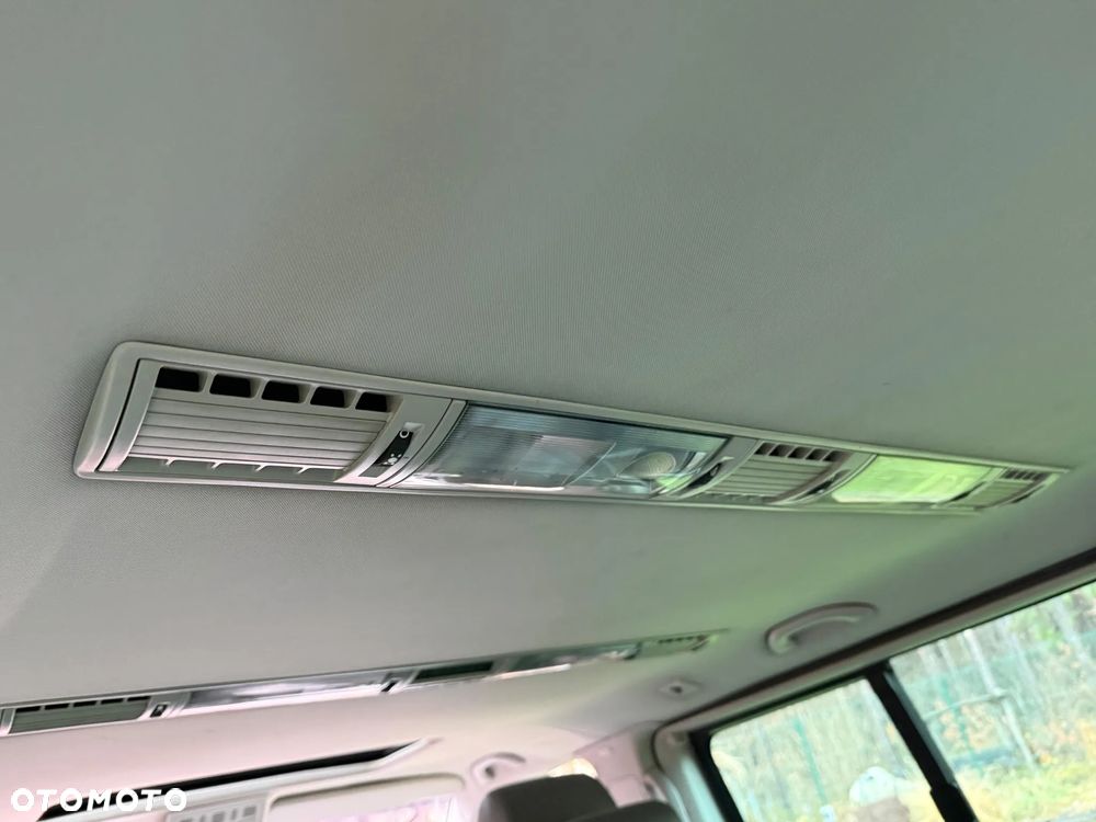 Volkswagen Multivan - 11