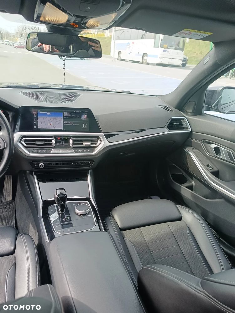 BMW Seria 3 318d mHEV - 16