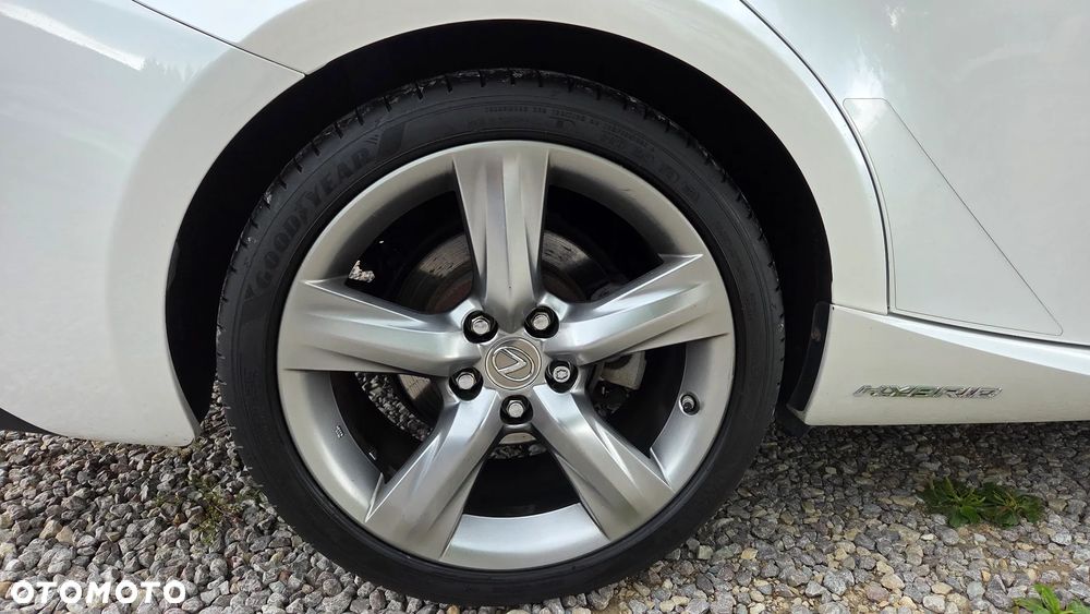 Lexus IS 300h Prestige - 29