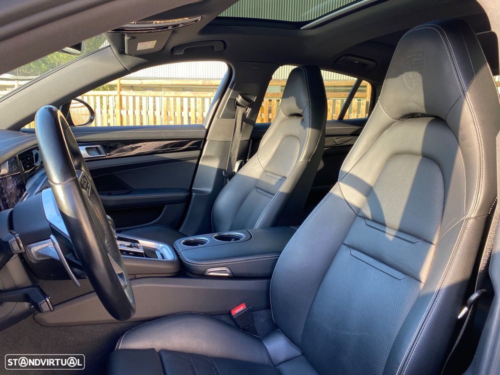 Porsche Panamera - 4