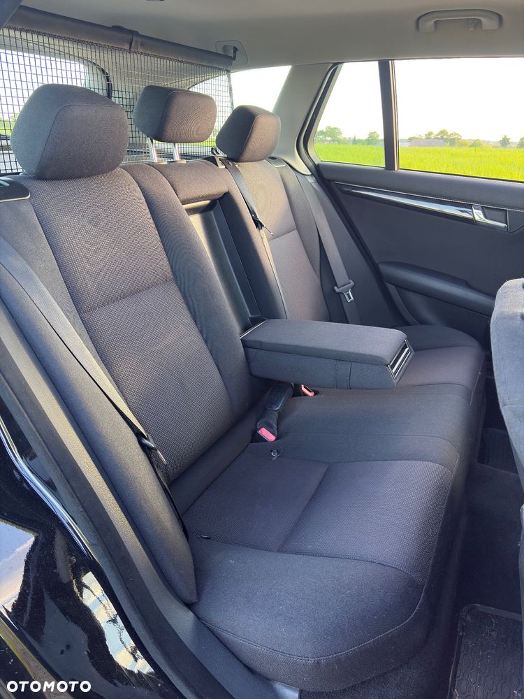 Mercedes-Benz Klasa C 220 CDI BlueEff Avantgarde - 21