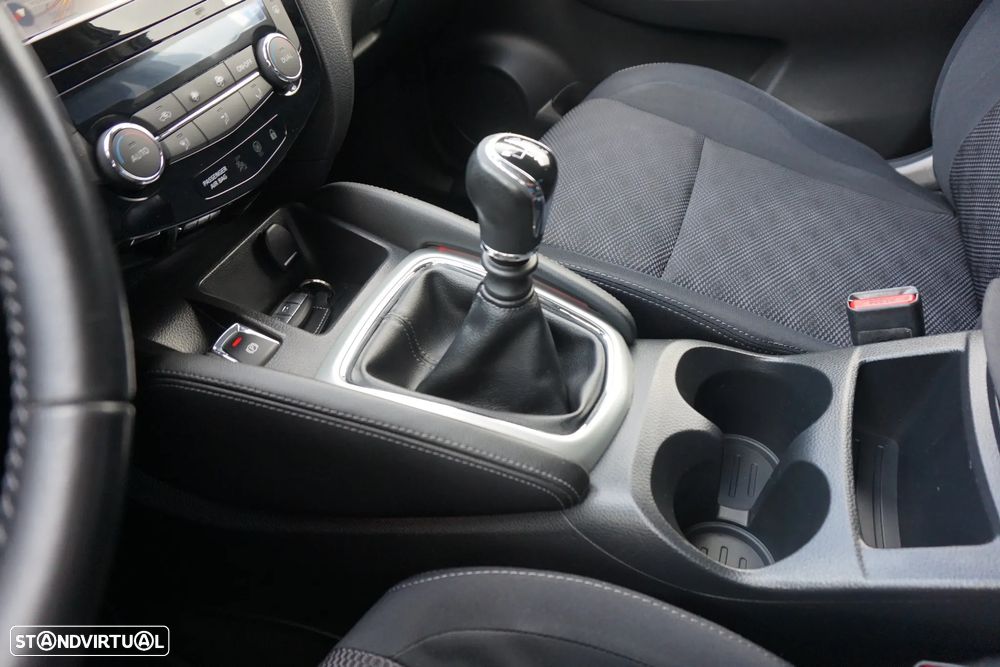 Nissan Qashqai 1.5 dCi N-Connecta 18 - 31
