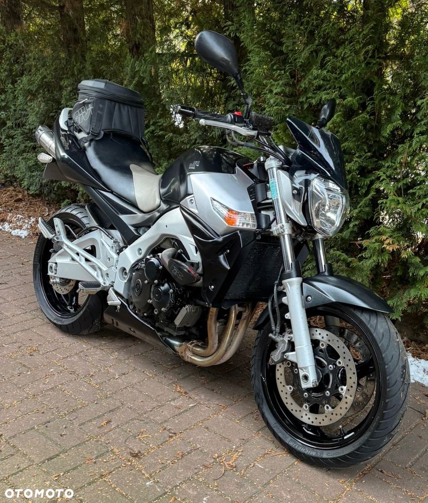 Suzuki GSR - 1