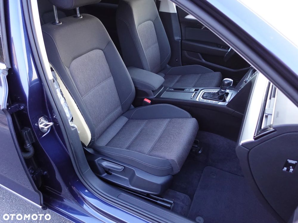Volkswagen Passat Variant 2.0 TDI SCR DSG Comfortline - 4
