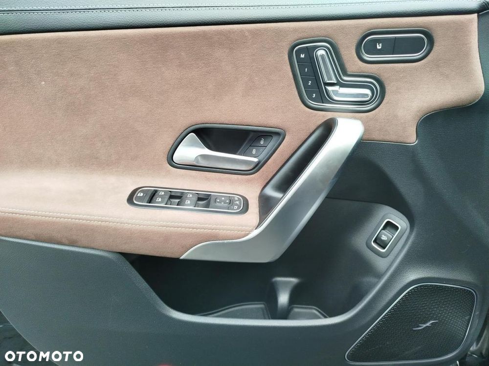 Mercedes-Benz CLA - 12