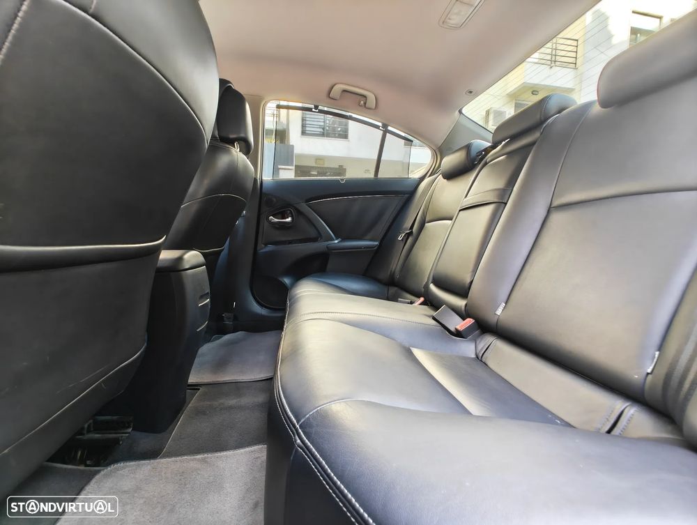 Toyota Avensis SD 2.2 D-4D Luxury +GPS+Pele - 16