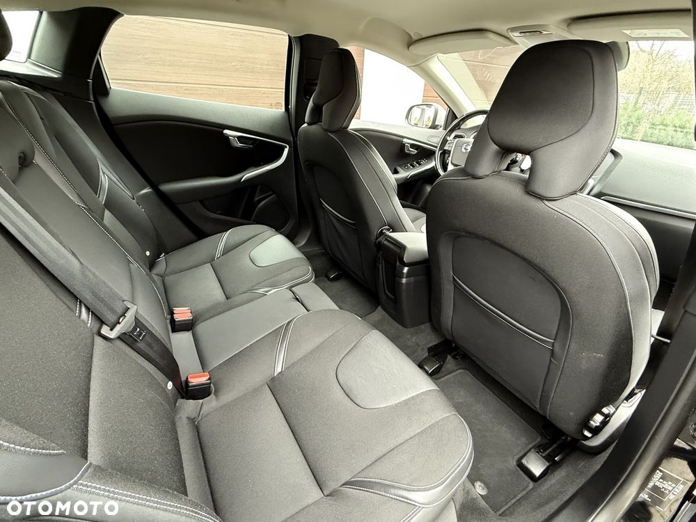 Volvo V40 D2 Drive-E Momentum - 22