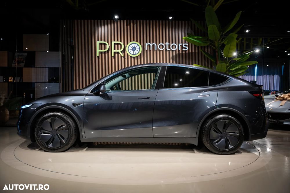 Tesla Model Y Long Range RWD - 10