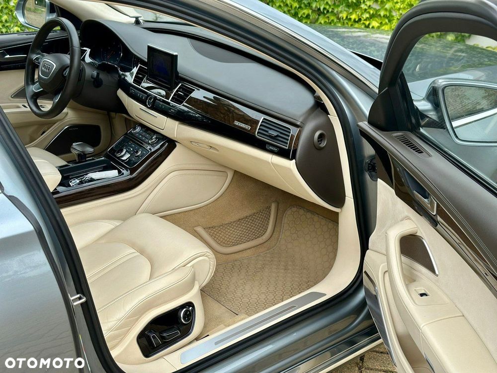 Audi A8 - 7