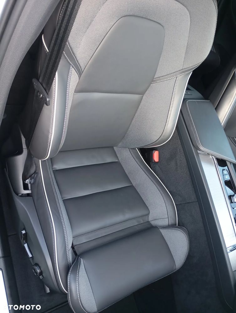 Volvo XC 60 B4 D AWD Ultimate Dark - 17