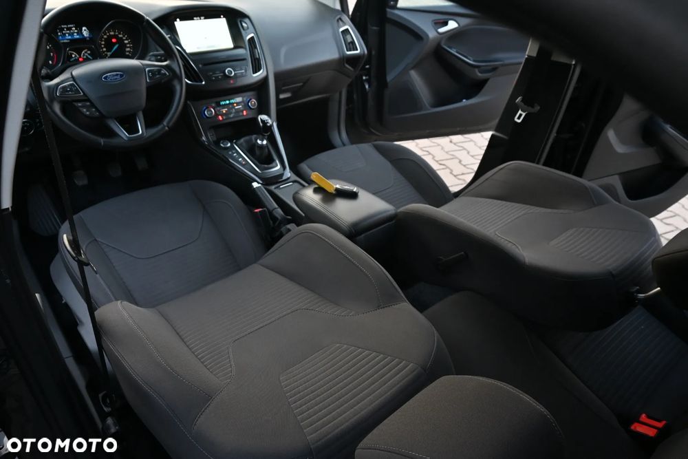 Ford Focus 1.5 EcoBoost Titanium - 24