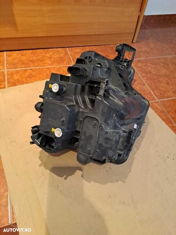 Far stanga Skoda Karoq Facelift full led an 2022-2024 original - 4