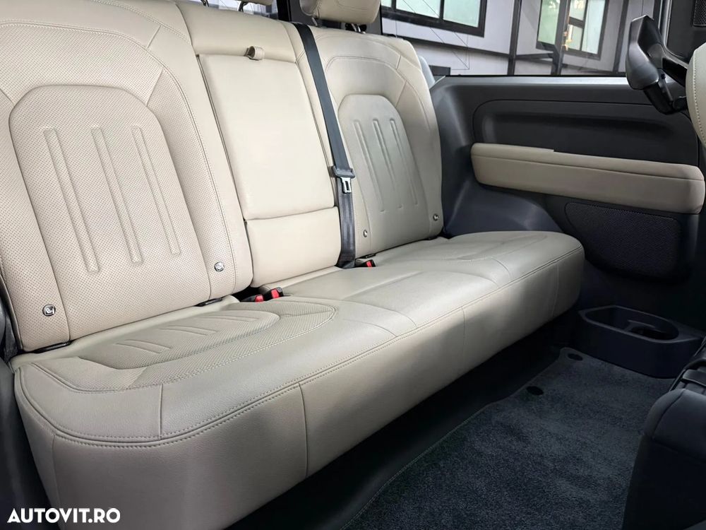 Land Rover Defender - 31