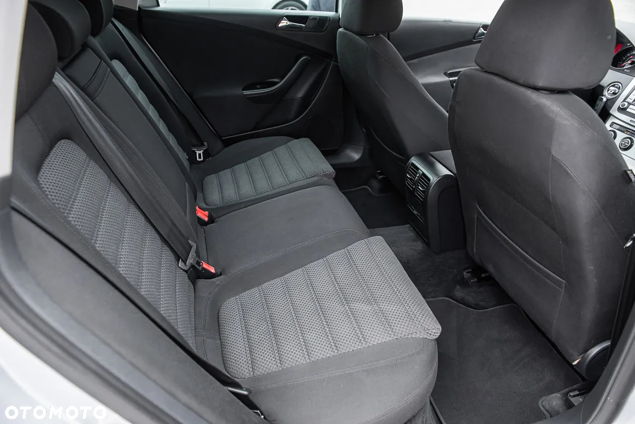 Volkswagen Passat 2.0 TDI Sportline - 26