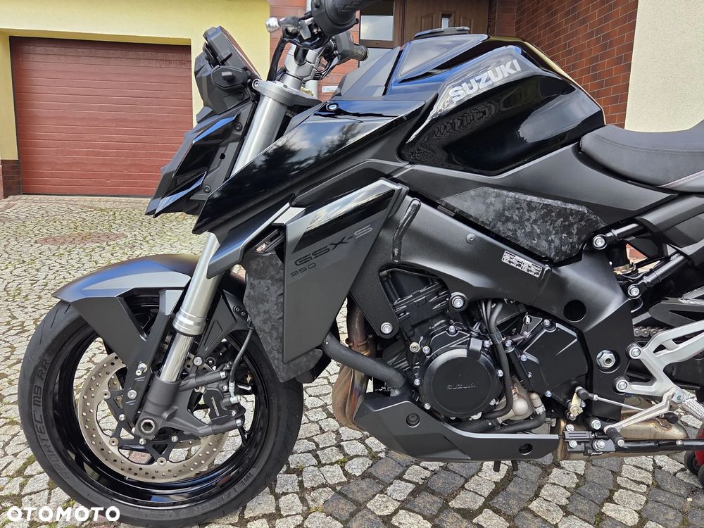 Suzuki GSX - 7