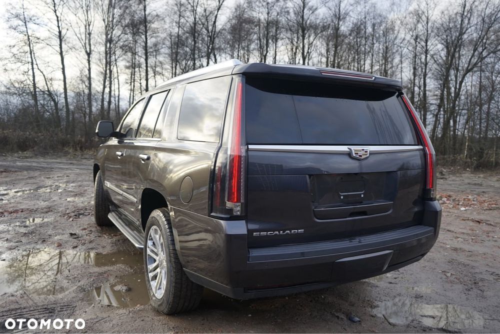 Cadillac Escalade - 3