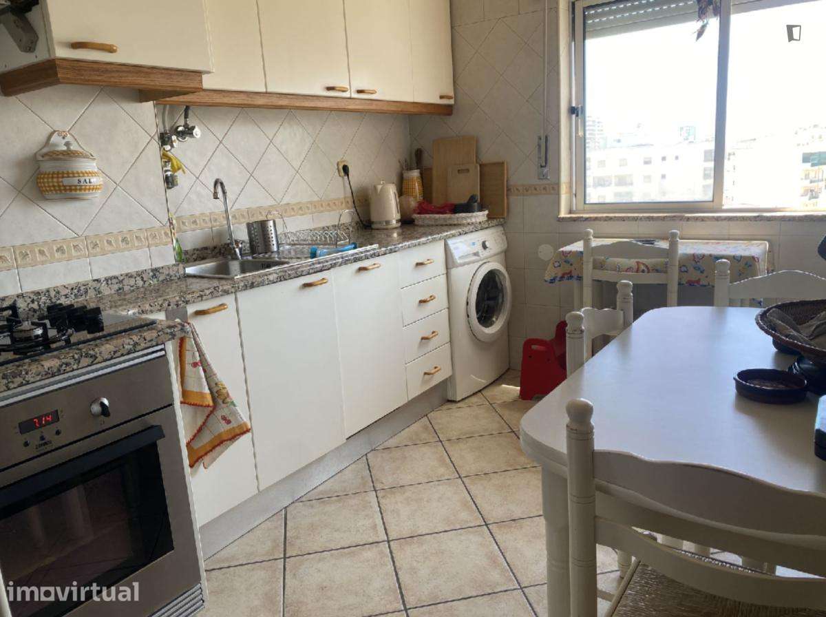 Quarto - localizado em Faro - Grande imagem: 4/5
