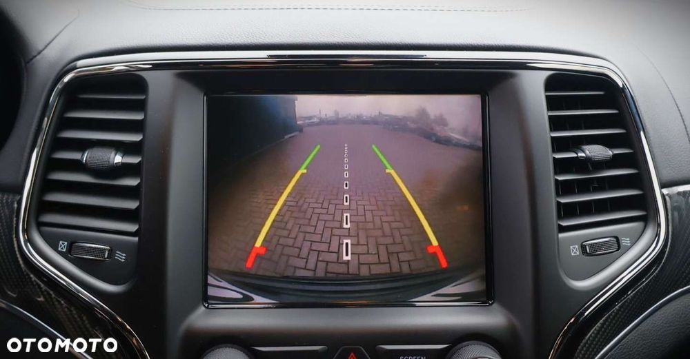 Jeep Grand Cherokee - 27