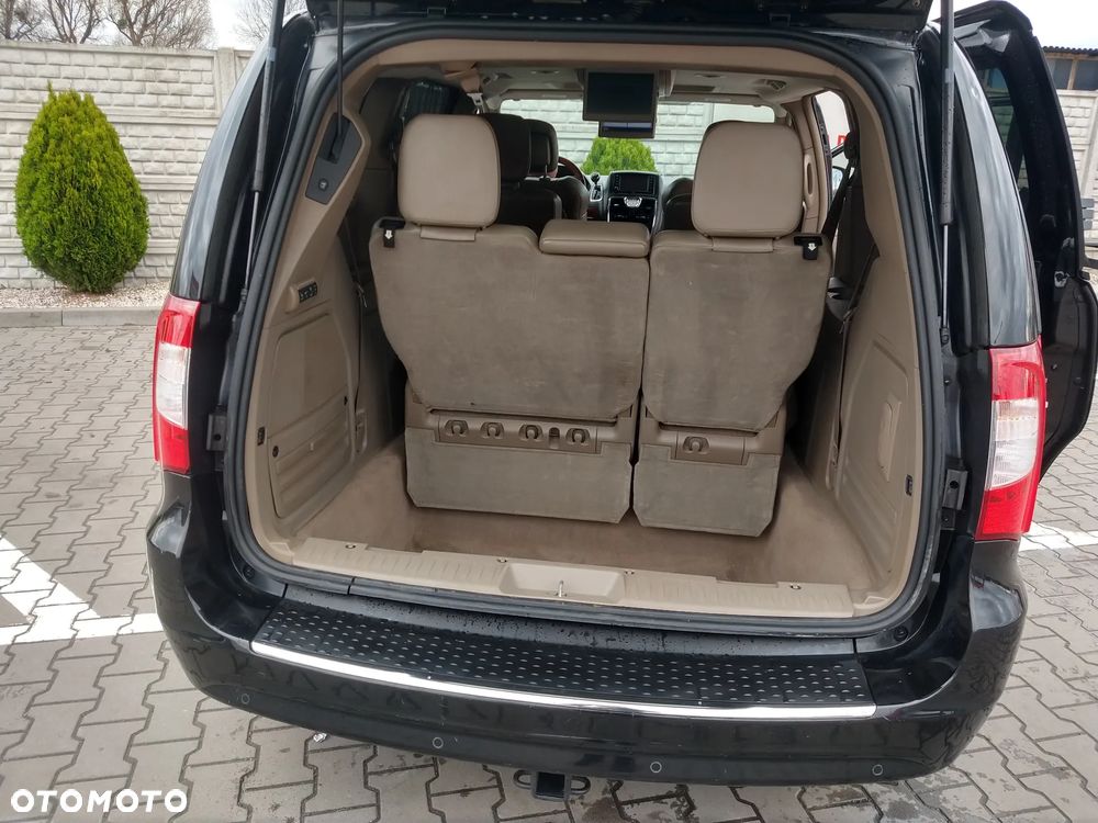 Chrysler Town & Country 3.6 Limited - 11
