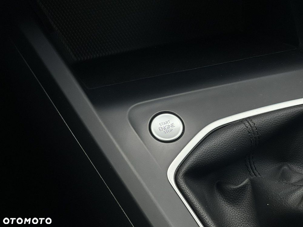 Volkswagen Golf 1.0 TSI - 24